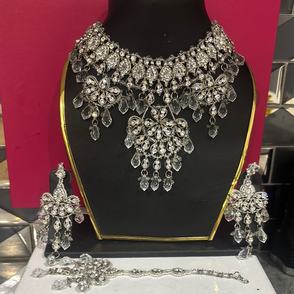 Elegant Silver Jewelry Set